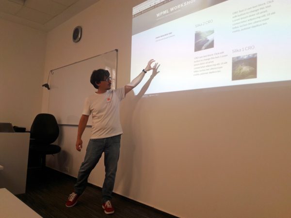 Dario at WordCamp Zagreb 2017 running a workshop about creating multilingual websites